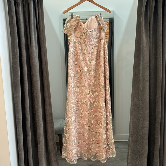 NEW - JENNY YOO - REINA OFF THE SHOULDER FLORAL DRESS- BLUSH - SIZE 14 - Picture 8 of 8
